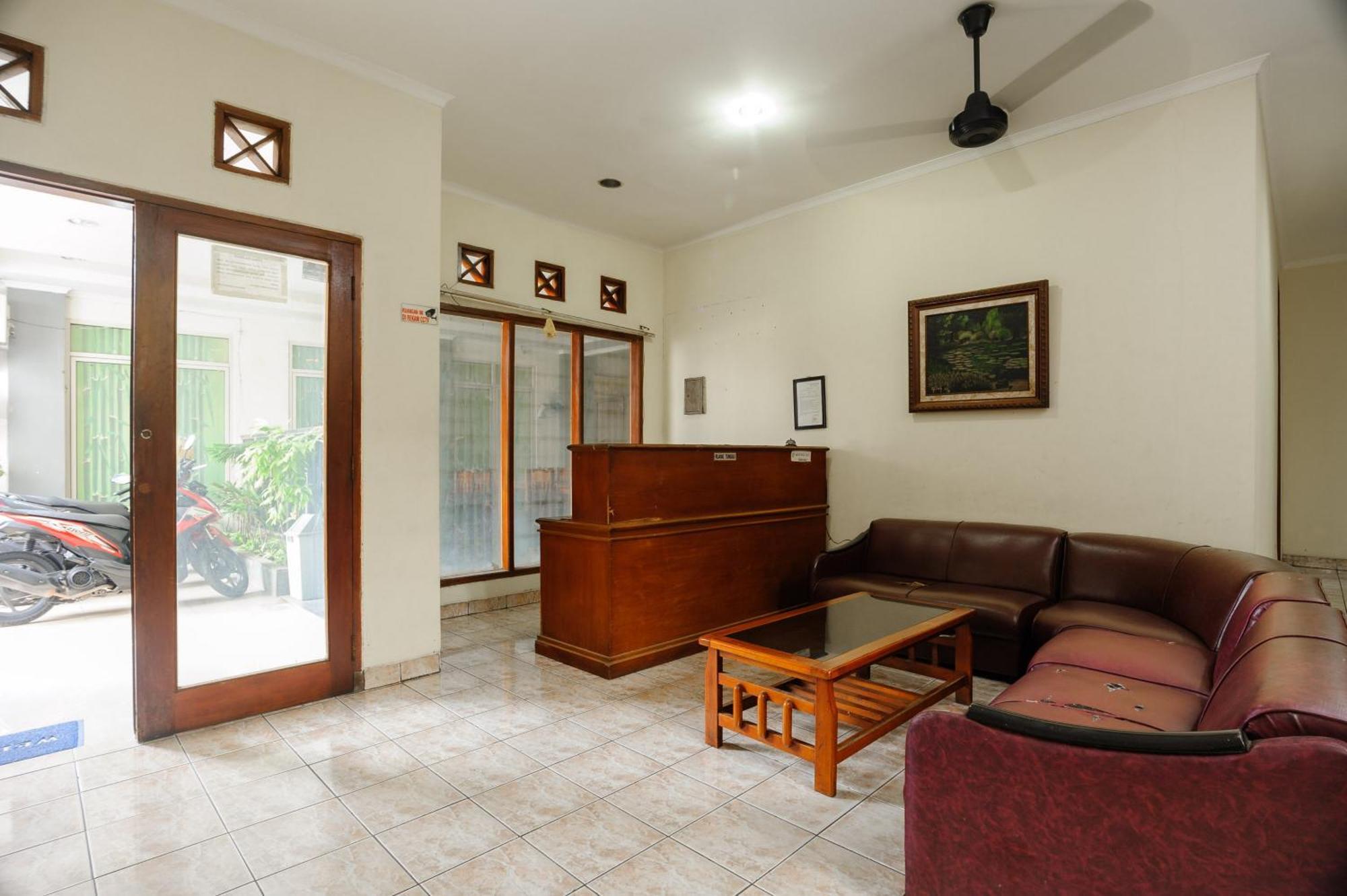 Reddoorz Syariah Near Aeon Mall Tanjung Barat Джакарта Экстерьер фото