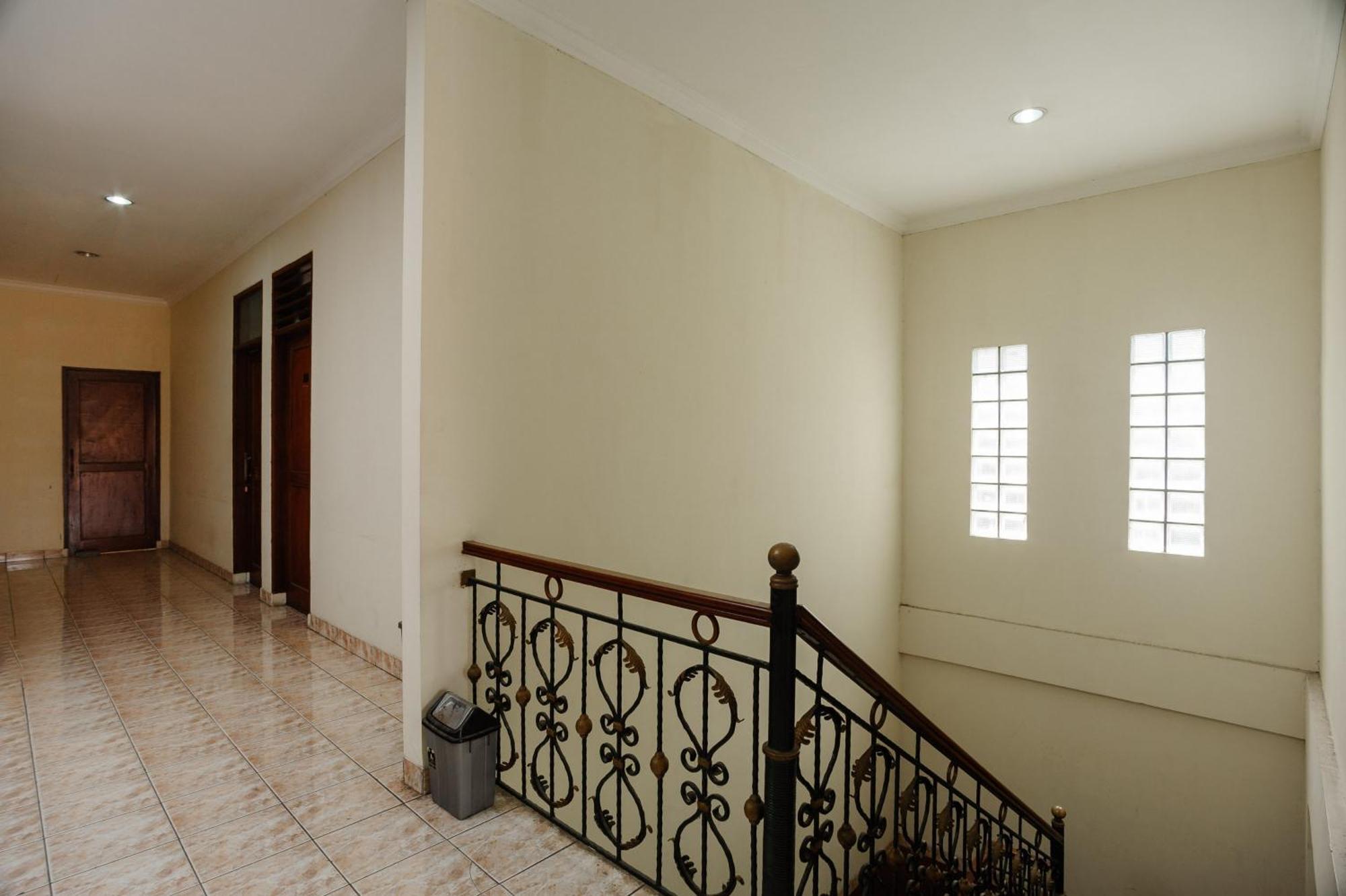Reddoorz Syariah Near Aeon Mall Tanjung Barat Джакарта Экстерьер фото