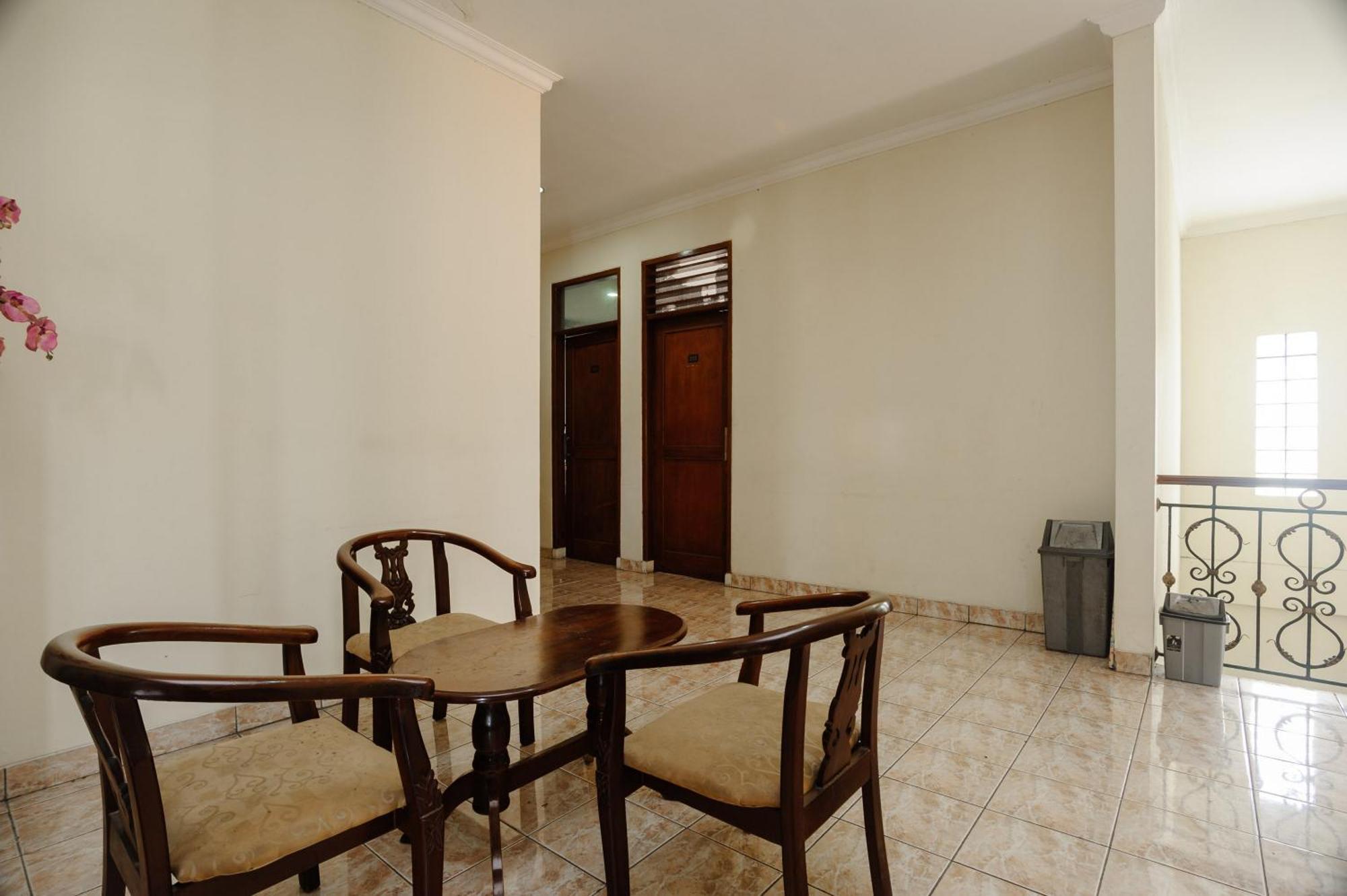 Reddoorz Syariah Near Aeon Mall Tanjung Barat Джакарта Экстерьер фото